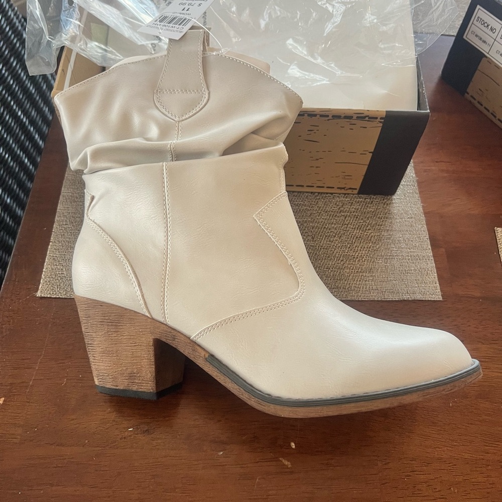 NWT Canyon Trail‎ Rodeo Boot